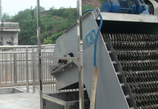 回轉(zhuǎn)式格柵機(jī) 回轉(zhuǎn)式格柵機(jī)